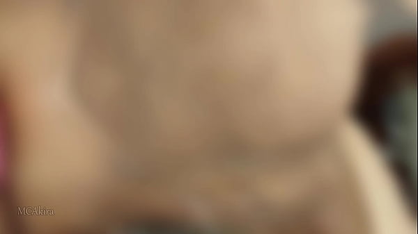 Putinha Exibindo A Bucetinha Toda Cheia de Porra