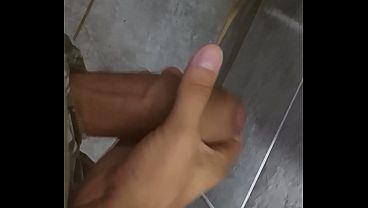 Punheta do corno safadinho