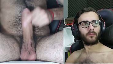 Miren los ojos! Gay Argentino masturbandose y eyaculando gran carga, amateur peludo